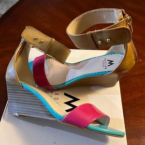 Wedges shoe dazzle size 5.5